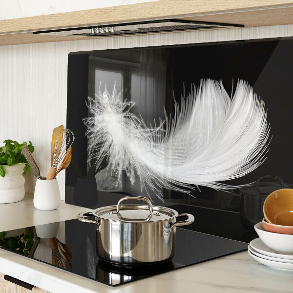 Tagliere in vetro temperato con motivo a piuma su sfondo nero