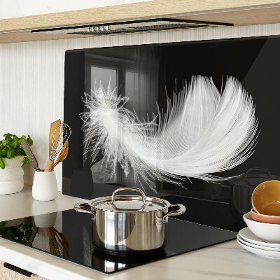 Tagliere in vetro temperato con motivo a piuma su sfondo nero