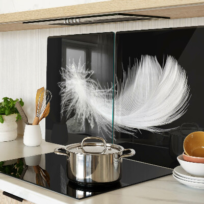 Tagliere in vetro temperato con motivo a piuma su sfondo nero