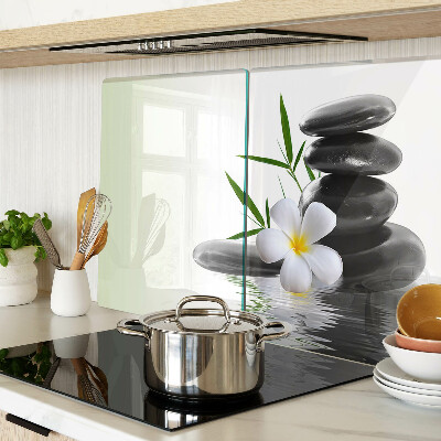 Tagliere in vetro temperato con motivo di fiori e pietre sull'acqua