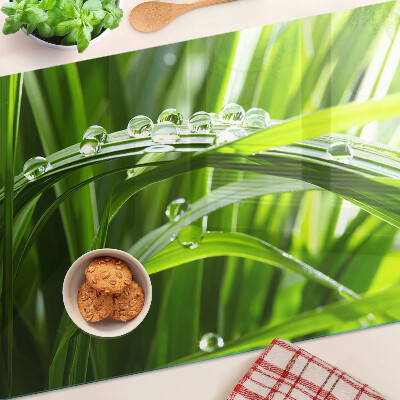 Tagliere in vetro temperato con stampa a motivo di gocce d'acqua sull'erba