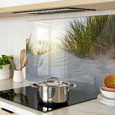 Tagliere in vetro con motivo di erba verde su sfondo cielo