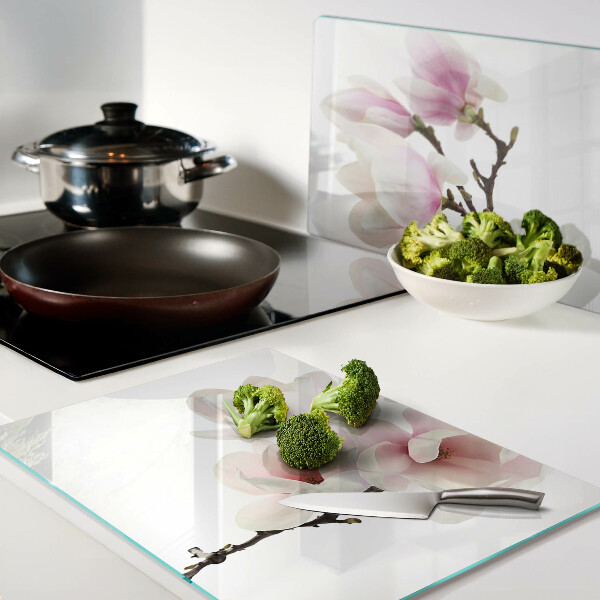 Tagliere in vetro con decorazione con fiori di magnolia su ramo