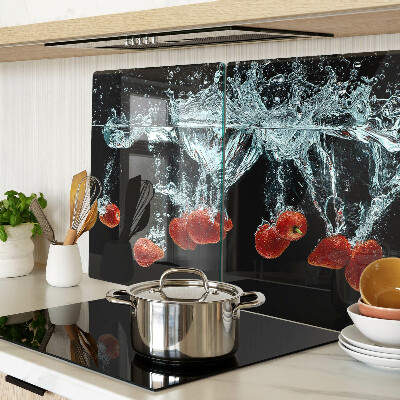 Tagliere in vetro con motivo di fragole immerse in acqua