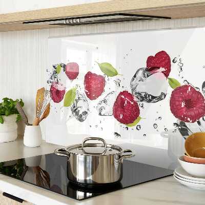 Tagliere in vetro con motivo di fragole su sfondo ghiacciato