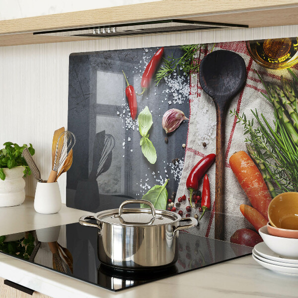 Tagliere in vetro con decorazione a tema spezie e verdure