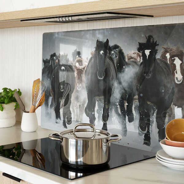 Tagliere in vetro temperato con decorazione di cavalli al galoppo nella nebbia