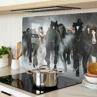 Tagliere in vetro temperato con decorazione di cavalli al galoppo nella nebbia