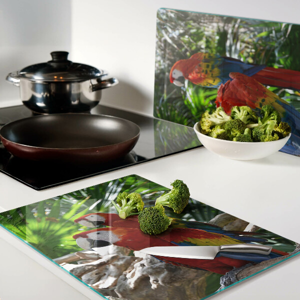 Tagliere in vetro con stampa raffigurante pappagalli in un ambiente tropicale