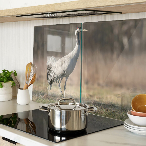 Tagliere in vetro con stampa di una gru su sfondo paesaggistico