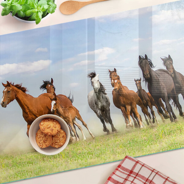 Tagliere in vetro con stampa di cavalli al galoppo sul prato
