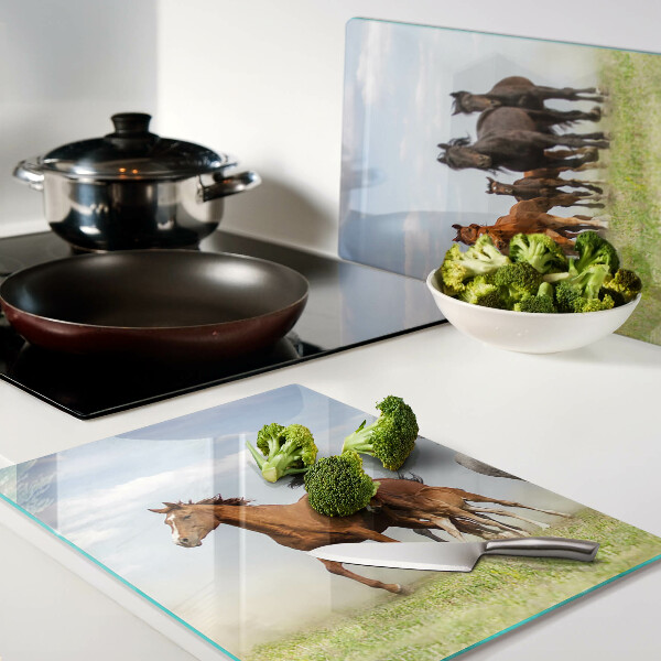 Tagliere in vetro con stampa di cavalli al galoppo sul prato