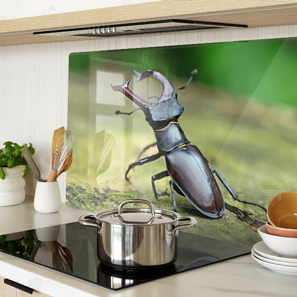 Tagliere in vetro temperato con decorazione raffigurante un cervo maschio su sfondo verde