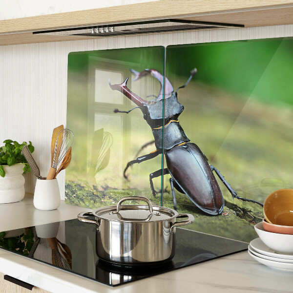 Tagliere in vetro temperato con decorazione raffigurante un cervo maschio su sfondo verde