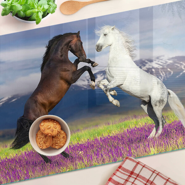 Tagliere in vetro temperato con il motivo di cavalli su sfondo di montagne e fiori