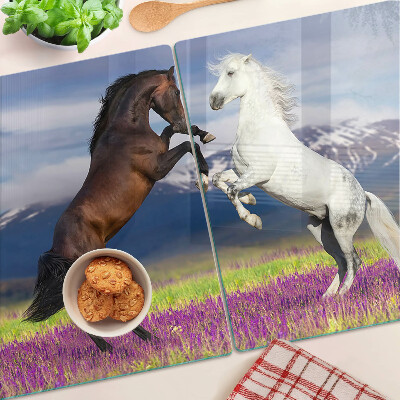 Tagliere in vetro temperato con il motivo di cavalli su sfondo di montagne e fiori