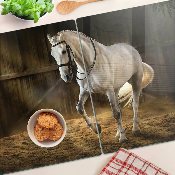 Tagliere in vetro temperato con stampa raffigurante un cavallo in movimento nella stalla