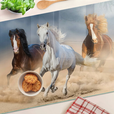 Tagliere in vetro con decorazione raffigurante tre cavalli al galoppo