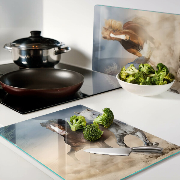 Tagliere in vetro con decorazione raffigurante tre cavalli al galoppo