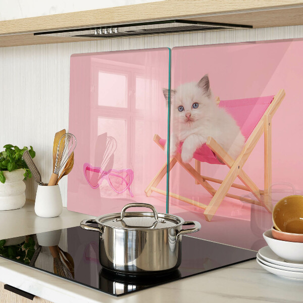 Tagliere in vetro temperato con stampa di un gattino sulla sdraio su sfondo rosa
