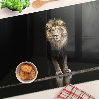 Tagliere in vetro temperato con stampa raffigurante un leone su sfondo scuro