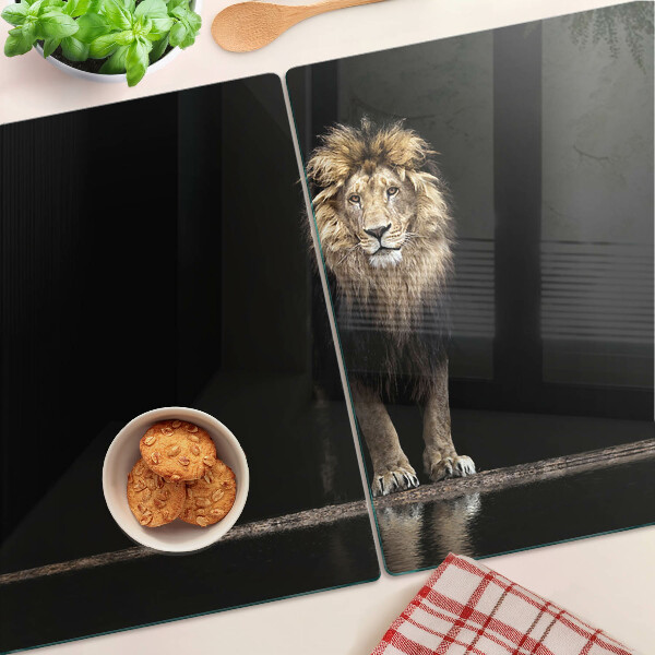 Tagliere in vetro temperato con stampa raffigurante un leone su sfondo scuro