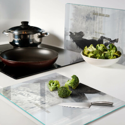 Tagliere in vetro temperato con il decoro di cavalli in un paesaggio invernale