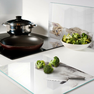 Tagliere in vetro temperato con disegno di gatti su sfondo bianco