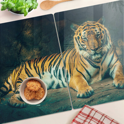 Tagliere in vetro con stampa di una tigre sdraiata sulle rocce