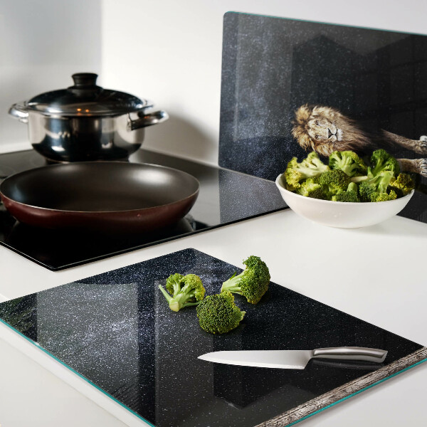 Tagliere in vetro con decorazione a motivo di leone e cielo stellato