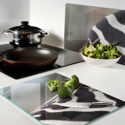 Tagliere in vetro temperato con decorazione di uccelli su sfondo zebrato