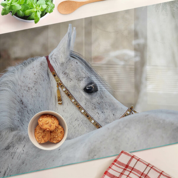 Tagliere in vetro temperato con stampa raffigurante un giovane cavallo bianco