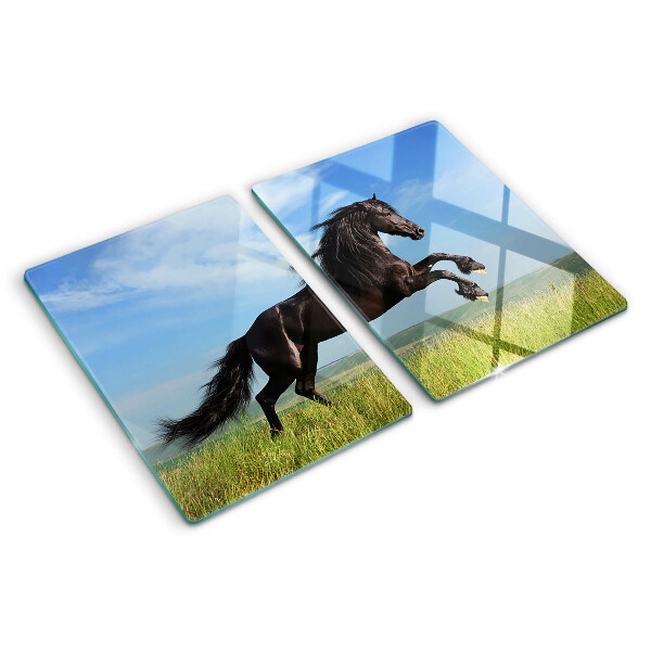 Tagliere in vetro con decorazione di un cavallo nero sul prato