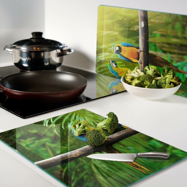 Tagliere in vetro temperato con stampa di pappagalli su un ramo in stile tropicale