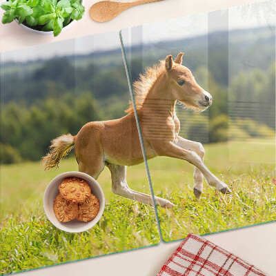 Tagliere in vetro con decorazione raffigurante un puledro sul prato