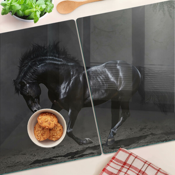 Tagliere in vetro con stampa di un cavallo nero in movimento