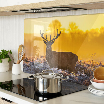 Tagliere in vetro temperato con stampa di un cervo su sfondo di paesaggio mattutino