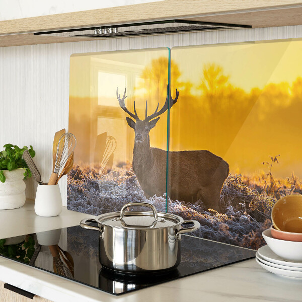 Tagliere in vetro temperato con stampa di un cervo su sfondo di paesaggio mattutino