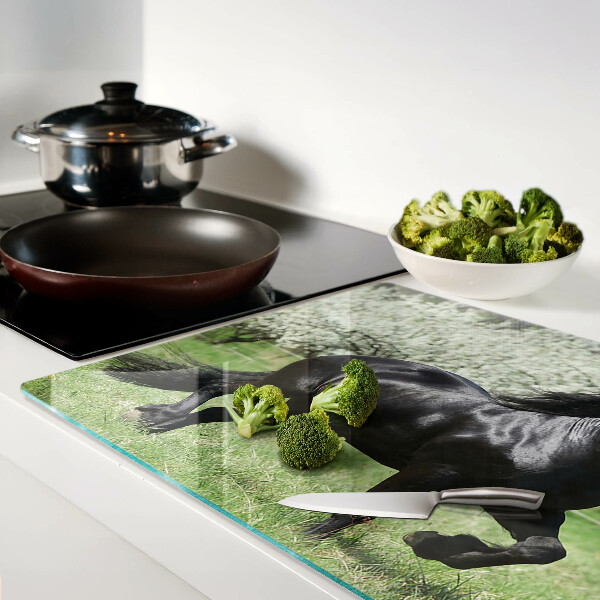 Tagliere in vetro temperato con stampa di un cavallo nero sul prato