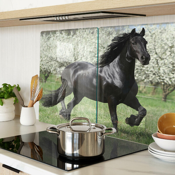 Tagliere in vetro temperato con stampa di un cavallo nero sul prato
