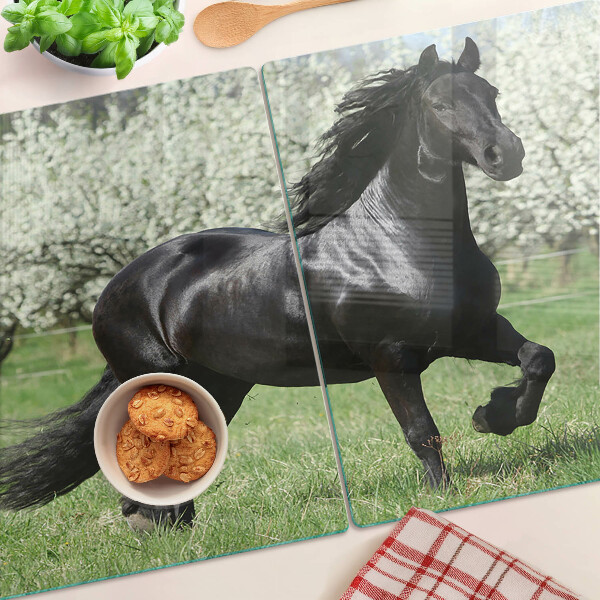 Tagliere in vetro temperato con stampa di un cavallo nero sul prato