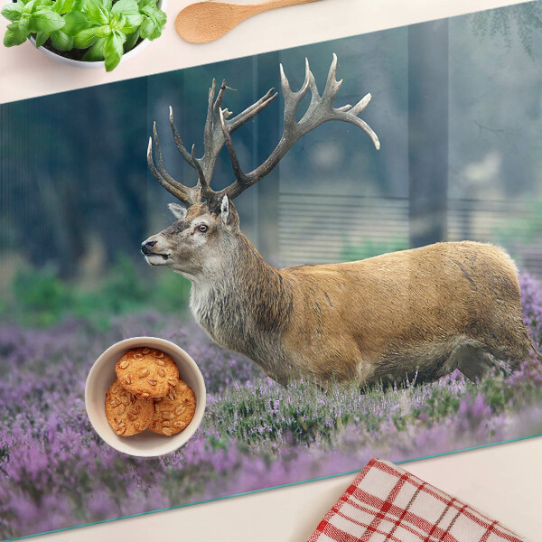 Tagliere in vetro temperato con stampa di un cervo in un paesaggio con lavanda