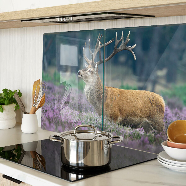 Tagliere in vetro temperato con stampa di un cervo in un paesaggio con lavanda