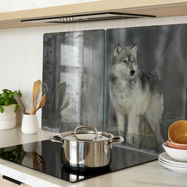 Tagliere in vetro con decorazione raffigurante un lupo in un ambiente boschivo