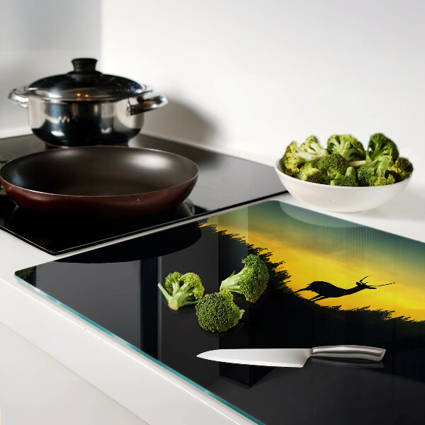 Tagliere in vetro temperato con disegno di un cervo su sfondo di sole al tramonto