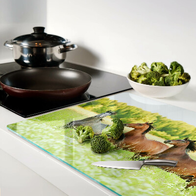 Tagliere in vetro temperato con stampa raffigurante l'incontro di cavalli nel campo