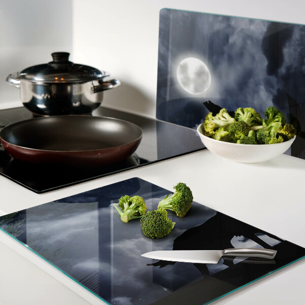 Tagliere in vetro con decorazione raffigurante un lupo nel bagliore della luna