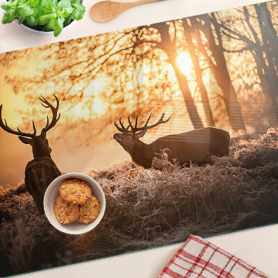 Tagliere in vetro temperato con stampa raffigurante cervi nel bosco al tramonto