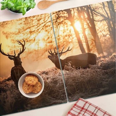 Tagliere in vetro temperato con stampa raffigurante cervi nel bosco al tramonto