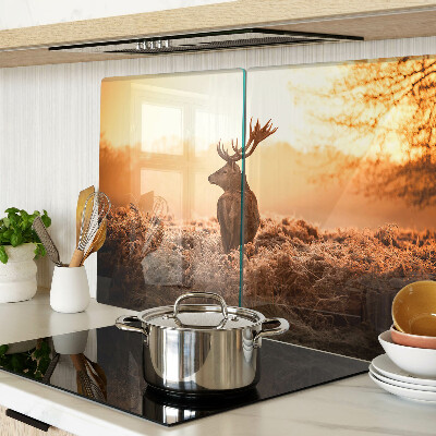 Tagliere in vetro con decorazione di un cervo sullo sfondo del tramonto